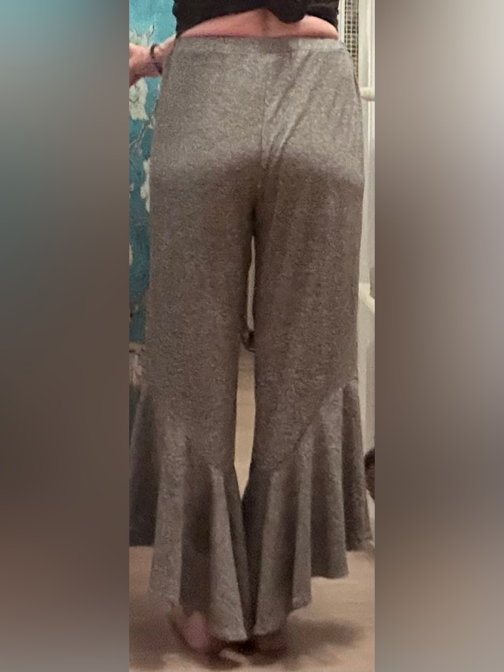 Women’s Gray Tulip Ruffle-Hem Leggings